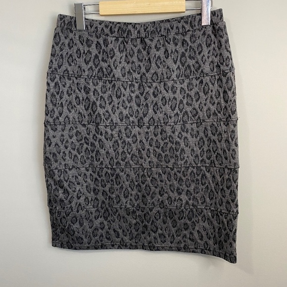 Frankie & Missy Women's Gray Textured Pull-on Midi Skirt Size Large - Picture 1 of 7